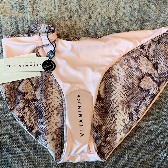 23. Banana Republic Vitamin A Luciana Bikini Bottom - Picture 6 of 11